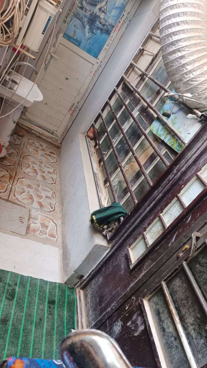 دار للبيع مقابيل قرية الغدير عامود 269مساحه50متر صاله وغرفه ومطبخ وفوك صاله جبيره 
تواصل واتساب. ***********
