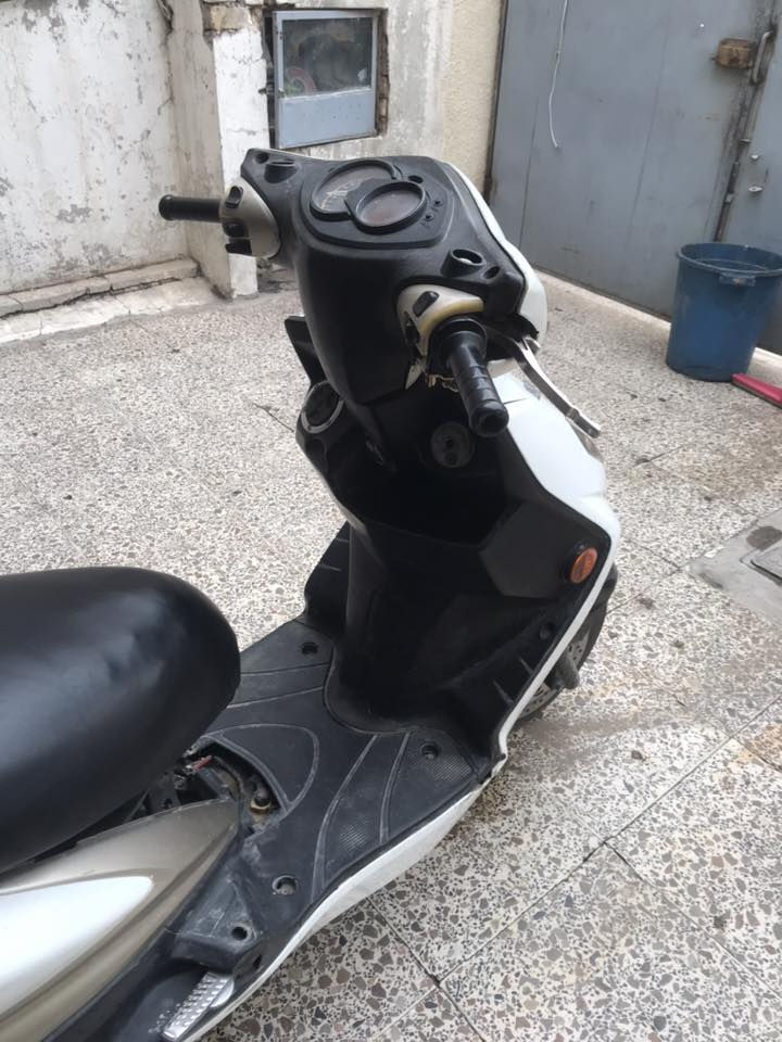 سلام عليكم دراجه سكنس فحل دراجه مفتوحه مكينته ادامه نقصه تاير خلفي تعبان السعر 500 وبيه مجال اكتب السعر البالك واني ارد عليك مكان بغداد الوشاش ***********
