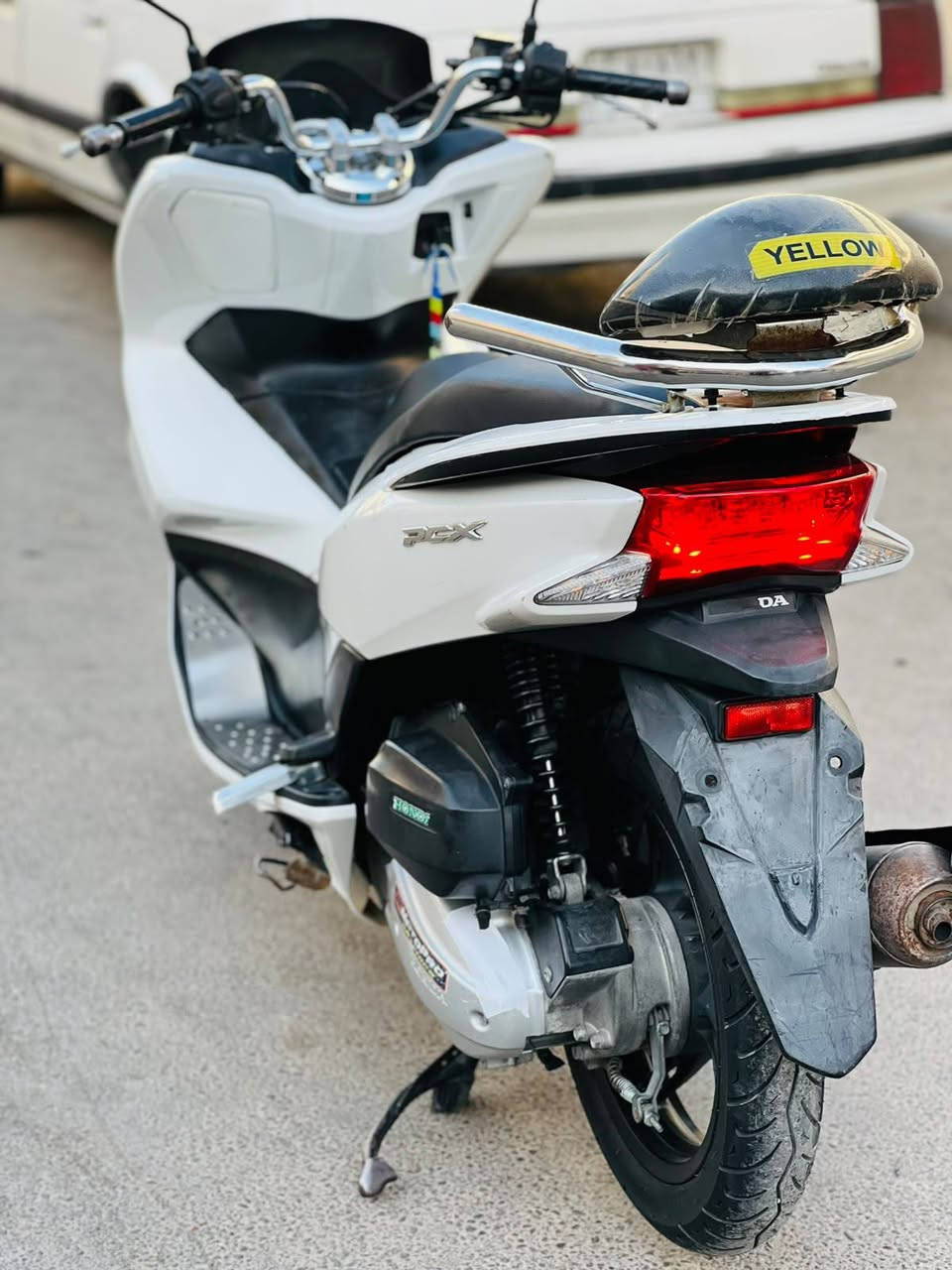 السلام عليكم pcx ياباني لأصلي مكينه 150 دراجه مكفوله كفاله عامه حساس ازدحام حساس استان كله شغال ماشيه 35 حقيقي داجه تتعب تكول جديده مال جناي السعر مليون 700 وبيه مجال بصيط العنوان بغداد  الهاتف ***********  اتصل وبيك خير ودلل
