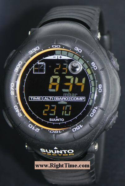 ساعة Suunto Vector، وتحديداً إصدار XBlack الذي يتميز بإطار أسود وشاشة رقمية معكوسة (خلفية سوداء وأرقام فاتحة). تُعد هذه الساعة من أشهر الساعات المخصصة للأنشطة الجبلية والبرية، وتُعرف بوظائفها الأساسية الثلاث (ABC): الارتفاع، الضغط الجوي، والبوصلة.
￼Suunto +3

المواصفات والوظائف الرئيسية

تتضمن الساعة مجموعة واسعة من الأدوات المخصصة للمغامرين: 

￼Suunto +1

مقياس الارتفاع (Altimeter): يقيس الارتفاع حتى 9000 متر (29,500 قدم)، مع إمكانية قياس سرعة الصعود والهبوط.

مقياس الضغط الجوي (Barometer): يعرض الضغط الجوي الحالي ودرجة الحرارة، كما يتضمن مؤشر اتجاه الطقس للتنبؤ بالتغيرات الجوية.

بوصلة رقمية (Compass): تسترشد بالنقاط الأصلية وتتضمن ميزة تعديل الانحراف المغناطيسي لزيادة الدقة.

وظائف الوقت: تشمل الوقت (بصيغة 12 أو 24 ساعة)، والتقويم المبرمج حتى عام 2089، وثلاثة منبهات يومية، وساعة إيقاف، ومؤقت عد تنازلي.

التصميم والمتانة: الإطار والهيكل مصنوعان من مواد مركبة (Composite) مع زجاج من الأكريليك، وهي مقاومة للماء حتى عمق 30 متراً. 

￼suunto apac +4

معلومات تقنية

البطارية: تستخدم بطارية من نوع CR2430، وهي قابلة للاستبدال بسهولة من قبل المستخدم.

الإضاءة: مزودة بإضاءة خلفية كهربائية (EL) لسهولة القراءة في الظلام.

الوزن: خفيفة الوزن حيث تزن حوالي 54 غراماً فقط. 

السعر 75 الف مع التوصيل


**إذا كنت صاحب هذا الإعلان وتريد حذفه لأي سبب، رجاءا أرسل رسالة إلى الدعم الفني**