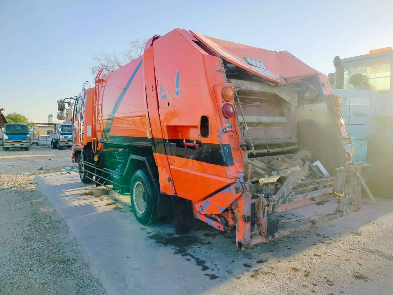 سلام عليكم سياره للبيع هينو كابس نفايات محرك 80  شاصي كفاله راقم بغداد سنويه جديد سياره مكفوله كفاله عامه العنوان الحيدرية خان نص عمود 543#***********#***********#
