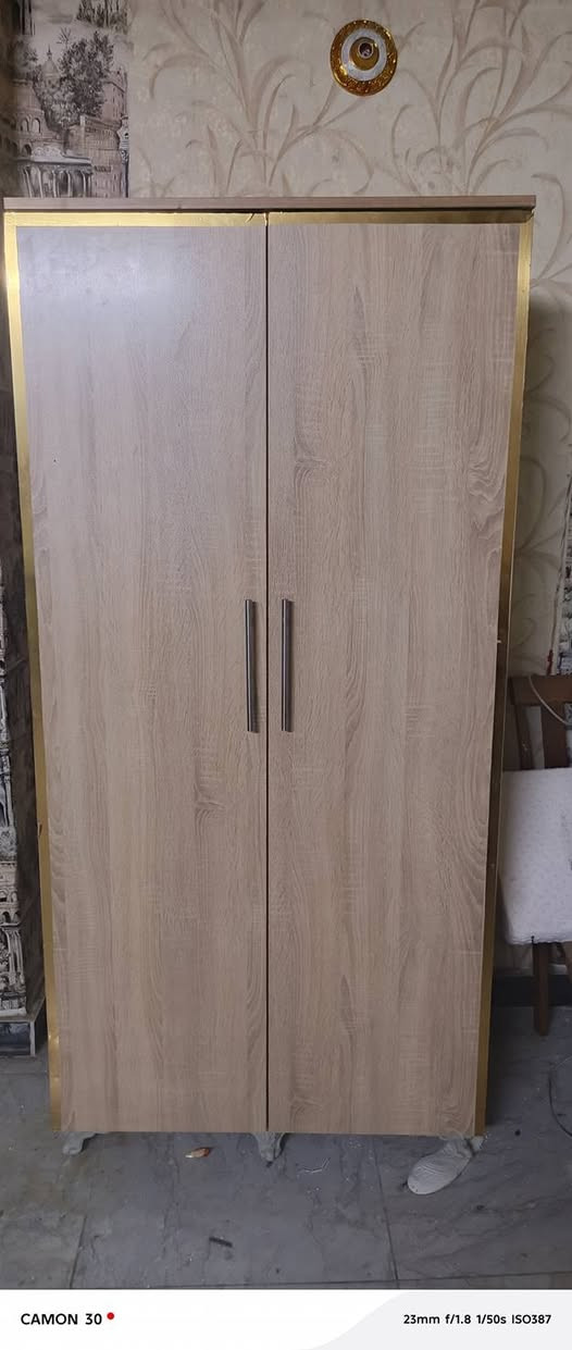 غراض بيت للبيع بسبب الانتقال 
كاونتر كامل ثلاث قطع سعر 500
كنتور ابو بابين تركي عدد 2 سعر الواحد 150
نص تخم مع كوشات مع طبله صغيره سعر 250
ثريه على شكل فتاه سعر 50
 ميز تواليت تركي 150
غساله ملابس حجم 18  تغسل بطانيه سعر 300
 دوشك نفرين سعر 75
  دوشك نفر سعر 45
مغسله مع الحنفيه مع المراآة سعر 45
مكان الغراض شارع حيفا  الاتصال عالرقم ***********   غير متواجد عالفيس
