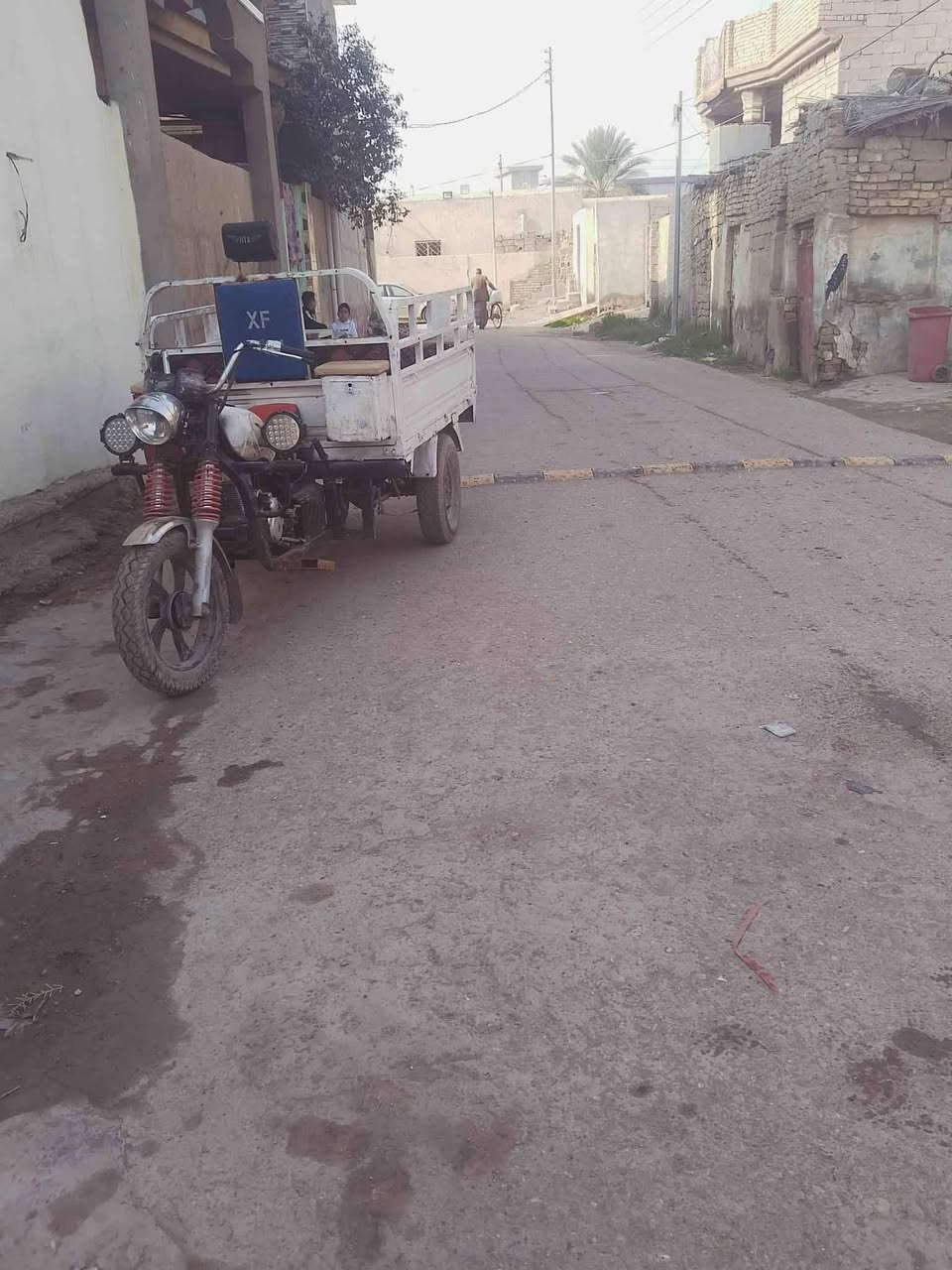 دار للبيع مساحه 100 بناء حديث الموقع خلف مستشفى بلدروز العام مكون من هول و مطبخ وصاله وغرفه انوم وصحيات وترك وبيتونه كبيره الاستفسار على رقم ***********
