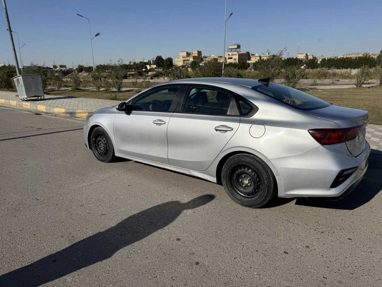 سلام عليكم كيا فورتي موديل  2020  معوقين حدثها جاملغ  وبنيد مبدل وباب مصبوغ  بدون وأيرباك موجوده صوره السونار  السياره خير من الله ربع ما تصرف عليها حداديه جديده وتخم تاير وباتري جديد ماشيه 63 ألف  سعرها (132) ***********
