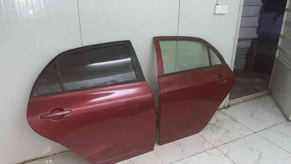 السلام عليكم ابواب امريكي لوك تفصيخ حاويه لا بارد ولا صبغ الابواب كامله مقفلات 
***********
