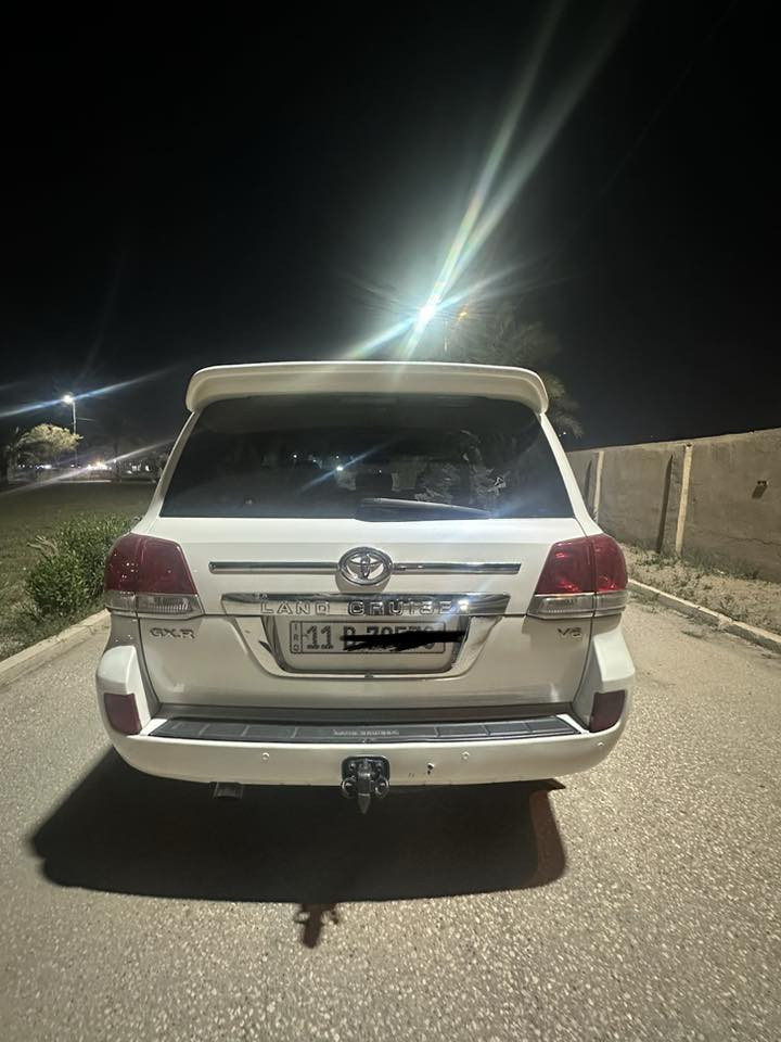 لاندكروز 2010
رقم بغداد بأسمي
محرك 4000
السيارة مكفولة عدى الموجود بالبنيد موضح بالصور 
الموقع / بغداد - اللطيفية
رقم الهاتف /***********-***********
السعر 315$ وبيها مجال
