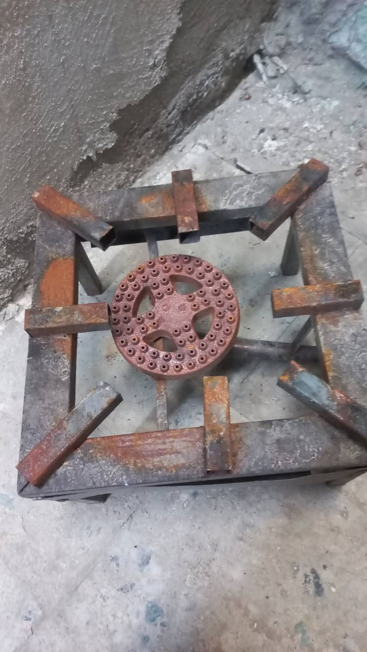 عندي تنور ابو كرصه وحده معمل الشهد  بدون منظم وعندي راسيه صغيره ثنينهم شغالات بس متروكات اريدهن ثنينهم ٢٠ الف مكاني سبع ابكار *********** نظيفات وعينه زركه والله
