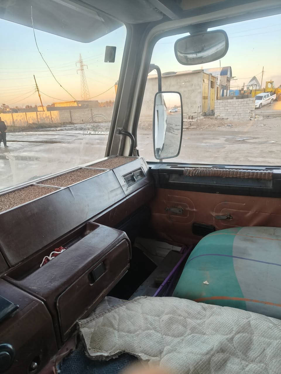 السلام عليكم سياره سكانيا 112سياره جاهزه ما ناقصهه برغي بسمي تحويل ثاني يوم للاستفسار رقم الهاتف*********** غير متواجد عل الخاص
