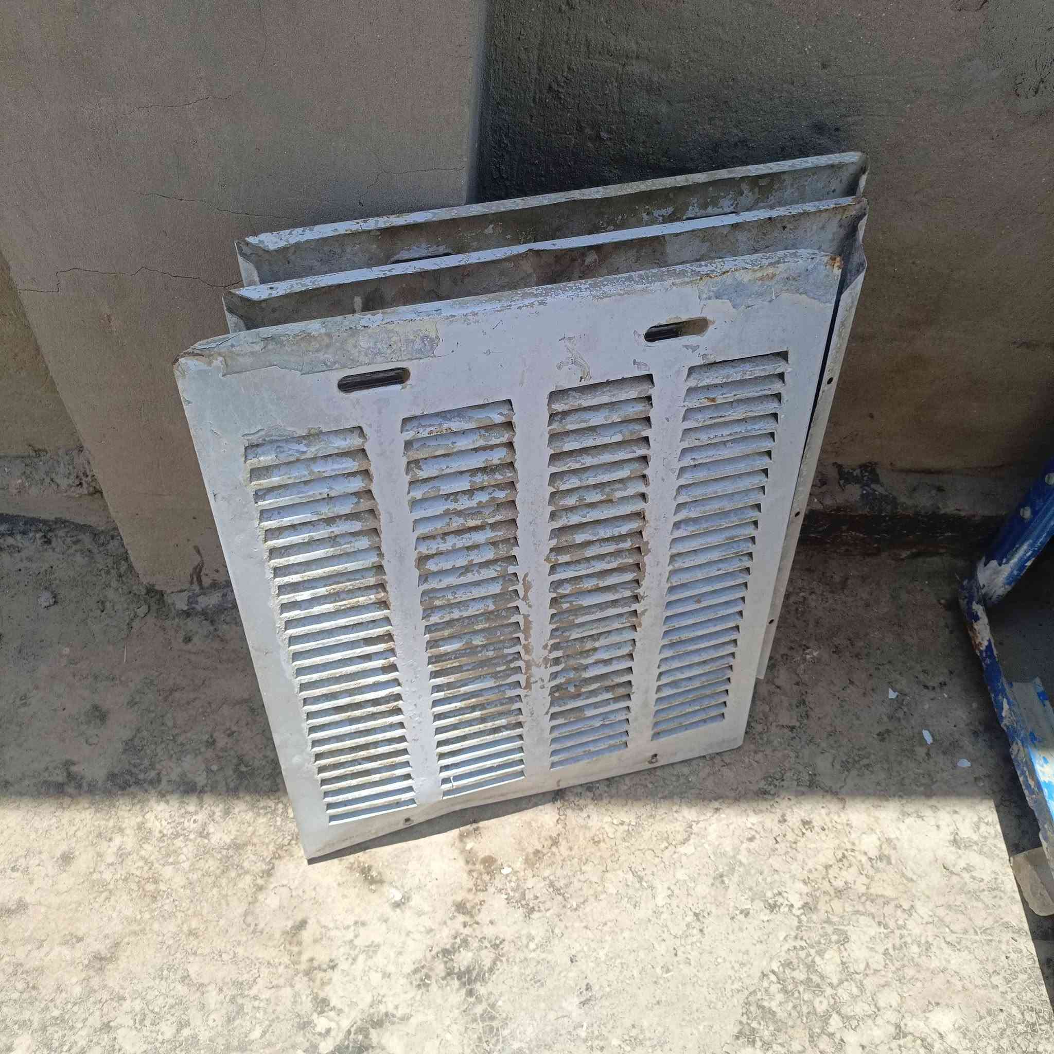 سلام عليكم هي مبرده البيع كامل البرفاف 
ماطور وترمام كبل شغل يريده هذه
رقمي ***********
