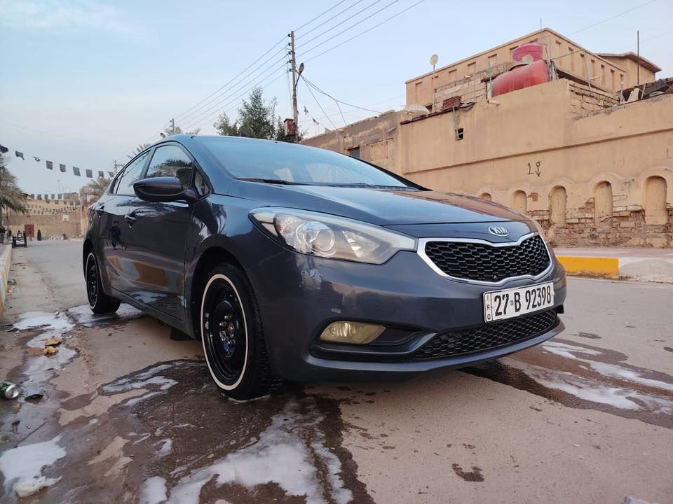 كيه سيراتو ٢٠١٥ خليجي
بيهه جاملغ الخلفي بي ظربه بصيطه وبارد بل باب مثل ما موضح بل فيديو السعر 108 وبيهه مجال حك ***********
