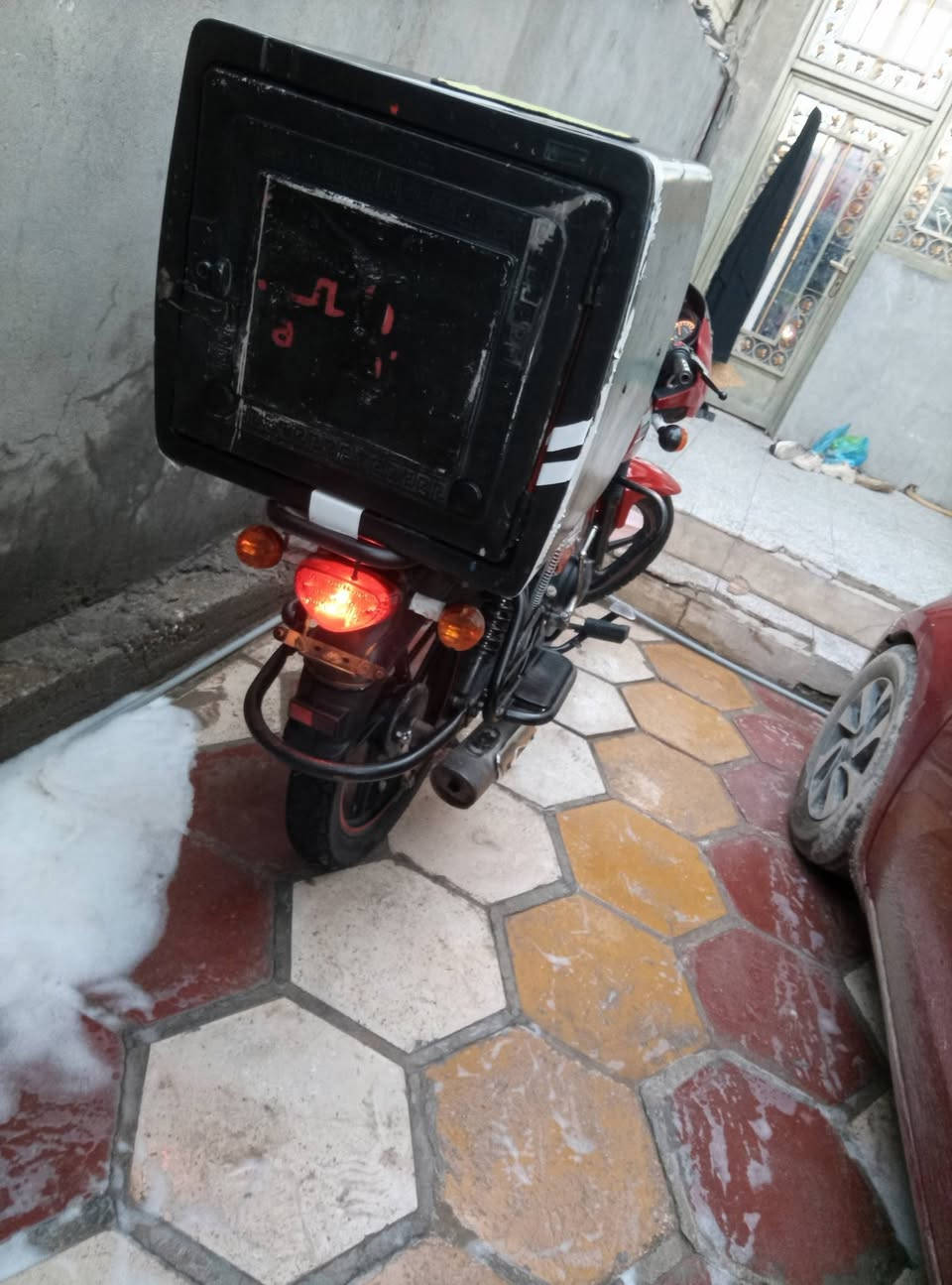 سلام عليكم شباب دراجه دايون البيع موديل 20 دراجه جاهزيه من كلشي مابيه نقص رايده مليون وميتين وبيه مجال ماتواجد عل فيس فقط واتساب وعل رقم *********** ونضافه نفس البصوره  الحد يكسر بحلال لعالم واني خادم الكم مكاني بل حله شارع حي العسكري
