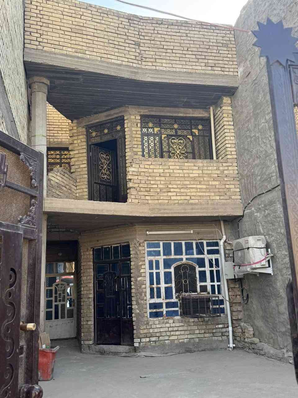 السلام عليكم بيت زراعي المساحة 110 م في الشعب نهاية الفورتات طابقين البيت نظيف وجاهز السعر 120
***********
