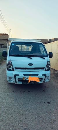 كيا حمل للبيع 2700 مكفوله رقم الانكليزي سنويه لا 2030 رقم الهاتف 07815...