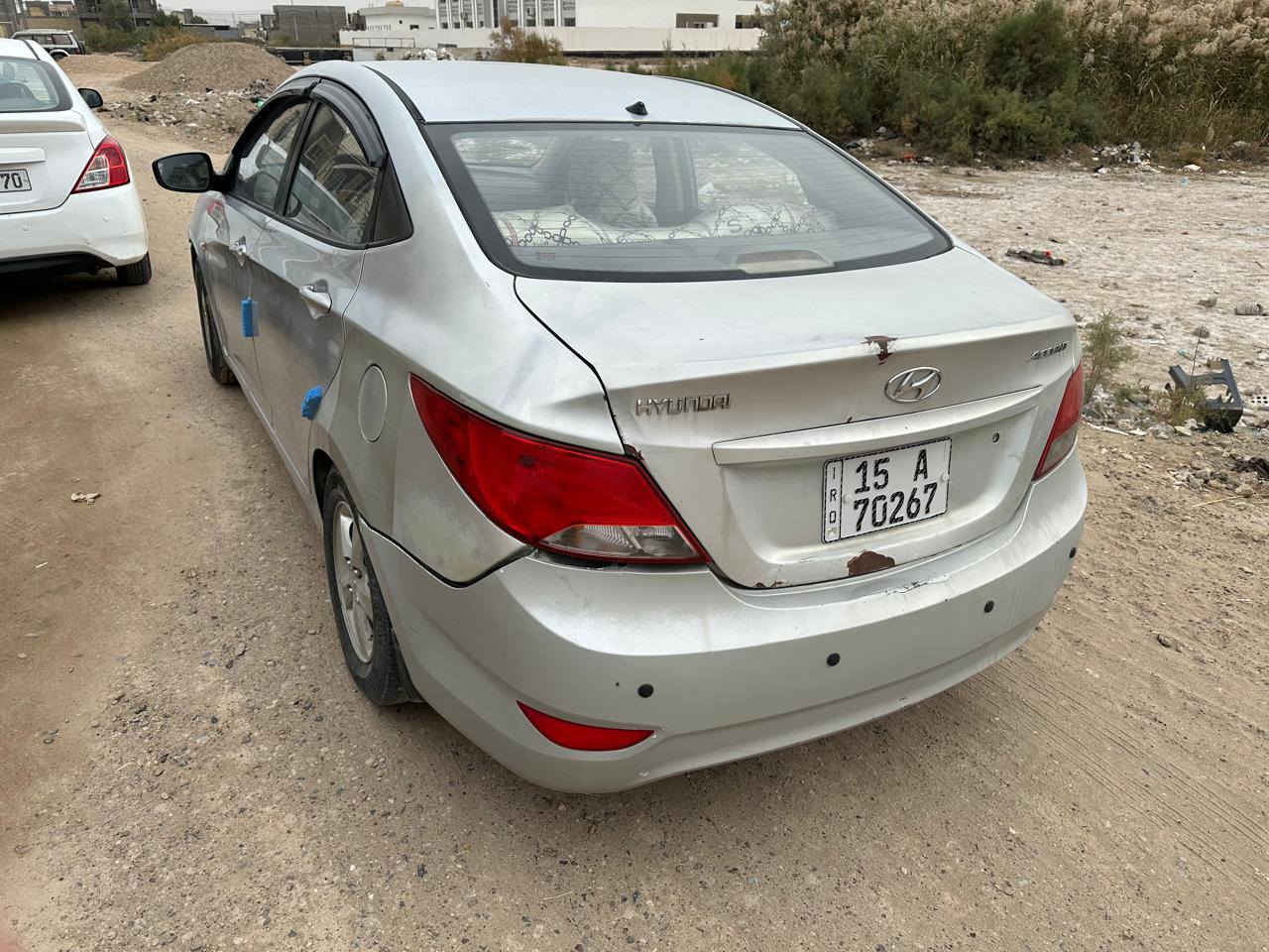 السلام عليكم
اكسنت للبيع موديل ٢٠١٢ كير عادي 

سياره صدر نص عمر السياره بيه جراد 

كير محرك تخم تاير خير من الله مثل ما موضح بالصوره السياره باسمي
السعر ٧٠ وبي مجال 

مكان السياره بغداد حي الجهاد

***********
