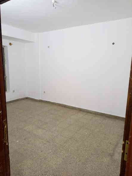 شقه اللايجار 👍
المساحه 90متر ✅
موقع الشقه كراده قرب سيد ادريس ✅
تتكون من غرفتين وصاله مصبوغه صبغ جديد 🍁
طابق ثاني اجارهاا 550قفل بدون تفاوض 
استفسار ***********
