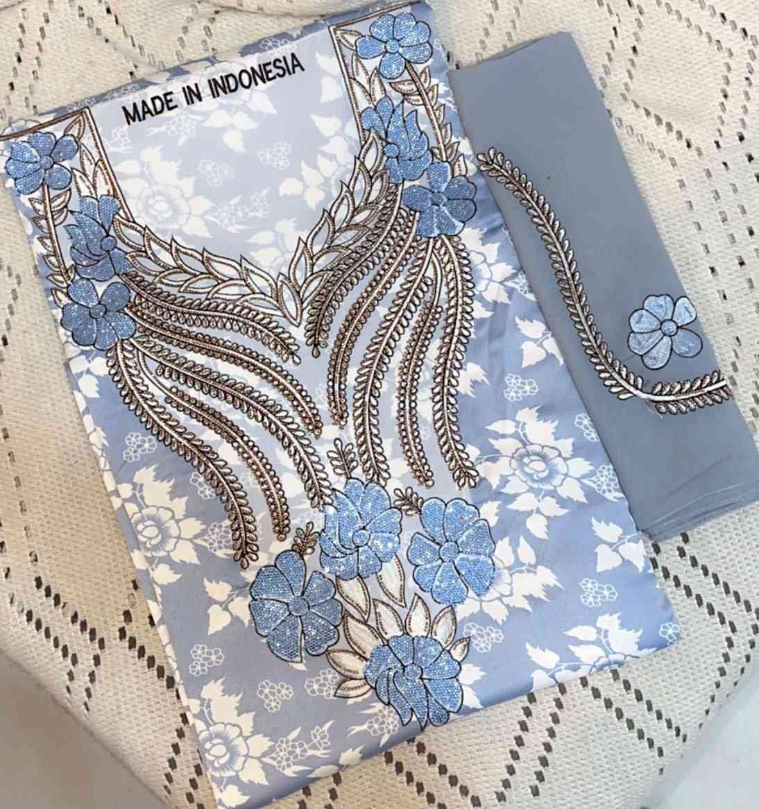 جديد الملكه 
✅تصاميم والوان جديده ✅
مخاوير حرير اندنوسي خام vip 
تطريز محفر مع ستراس  وشيله
 قياس القطعه 4  متر 
(قماش فقط ما مخيط) 

 سعر الدرزن 235 الف  ✅

الـاسعار ثابته غير قابله للنقاش  والتخفيض ارجو عدم لاحراج  في ذالك ❌

#لملكه_فيروزه_للمخاوير 

التجهيز مشكل ممنوع لاختيار

فرع السليمانيه ✈️
اجرة توصيل 6  كل لعراق


**إذا كنت صاحب هذا الإعلان وتريد حذفه لأي سبب، رجاءا أرسل رسالة إلى الدعم الفني**