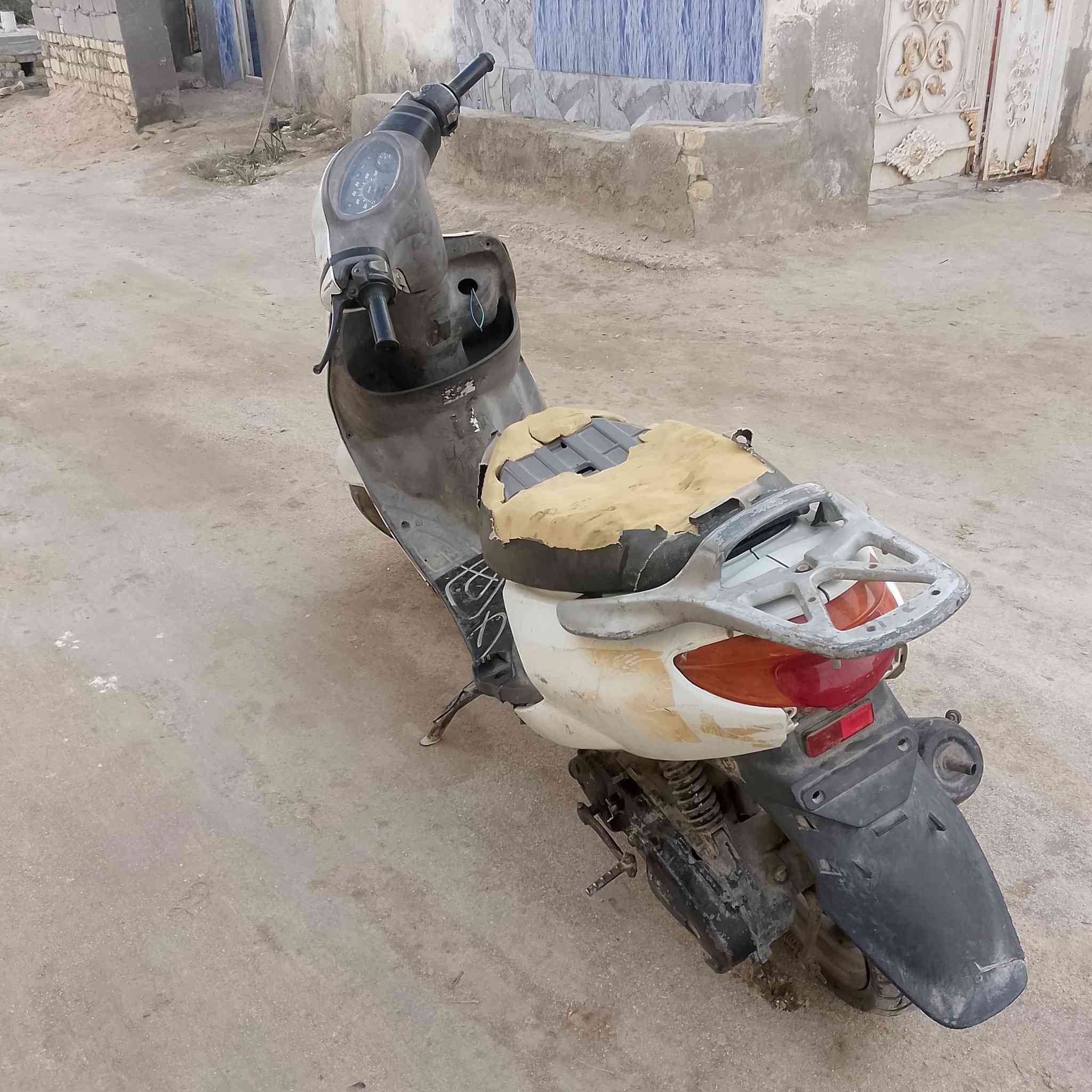 دراجه دولفين شغاله للبيع جطل مابيها جوزه 225 وبيها مجال بسيط
***********
