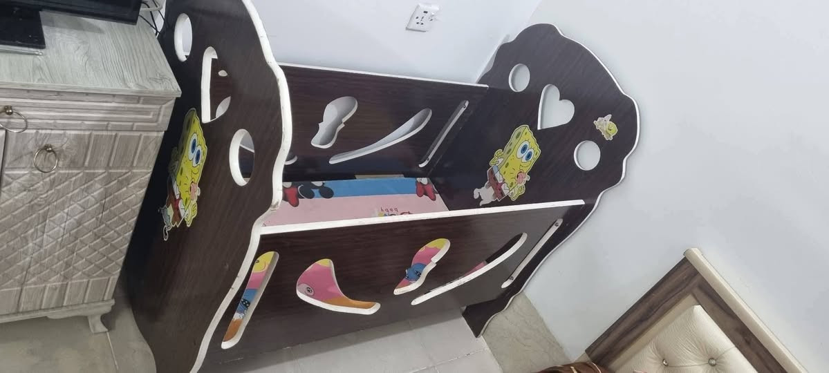 السلام عليكم
سرير طفل للبيع عرض 66 × 120 طول سعره 45 الف 
عربانة طفل نظيفه السعر 30 الف 
العنوان قرب بيرزين 
***********
يوجد واتساب على الرقم
