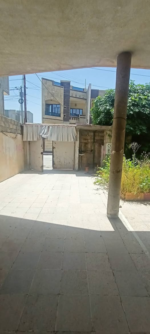 دار للايجار 🏫
حي الاخاء قرب محطة الاحمدي 
مساحة 300م 
ثلاثة غرف نوم وهول واستقبال ومشتملات 
الدار كاشي...
للاستفسار مراجعة مكتب المازن حي البكر شارع المنظمة قرب المركز 
او الاتصال على 📞☎️***********
