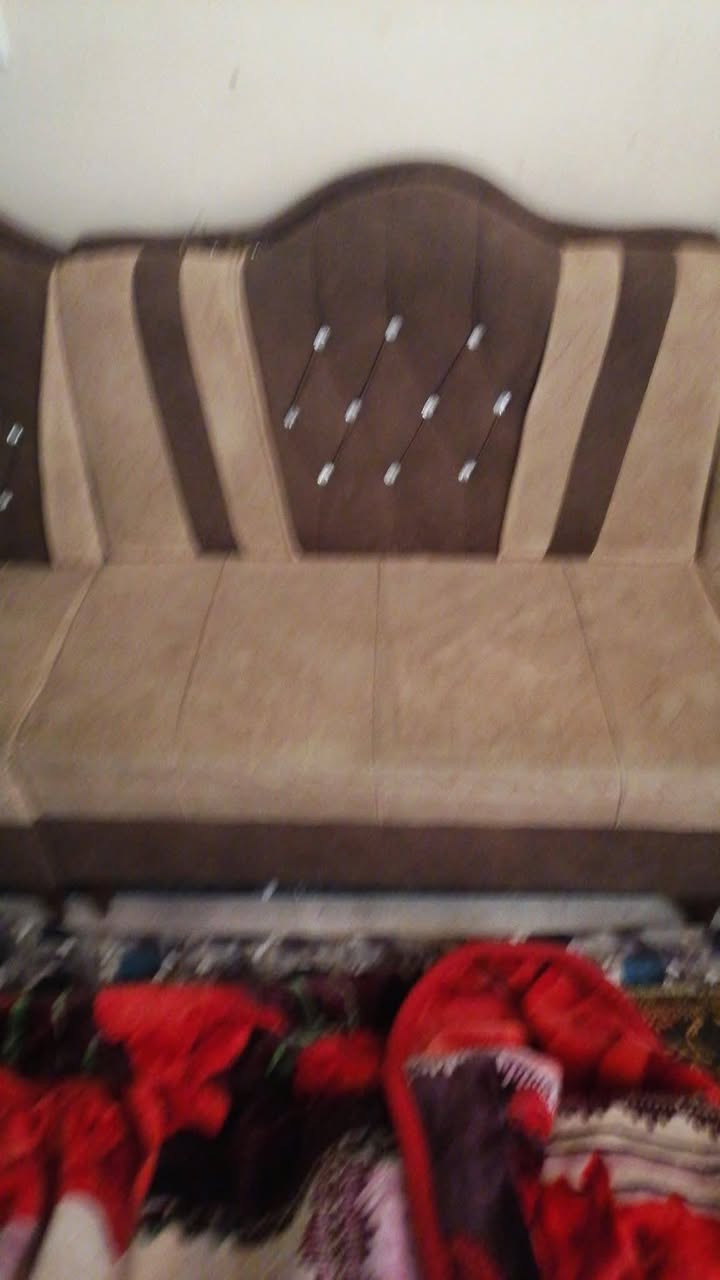 سلام عليكم للبيع ديوان جديده نظيف العنوان يعقوبه كاطون الرحمه السعر 250بيه مجال اتصال ***********
