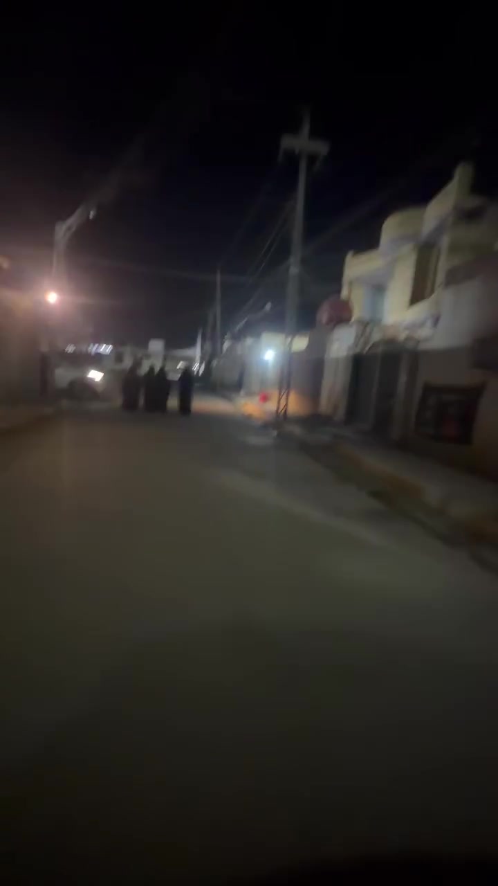 للبيع بيت 🏠 بحي العسكري مساحه 200م / بي غرفتين وصاله ومطبخ وديوانيه صحيات / بناء جديد / قريب عل مستشفى 🏥/ الاستفسار ***********/ بي واتساب
