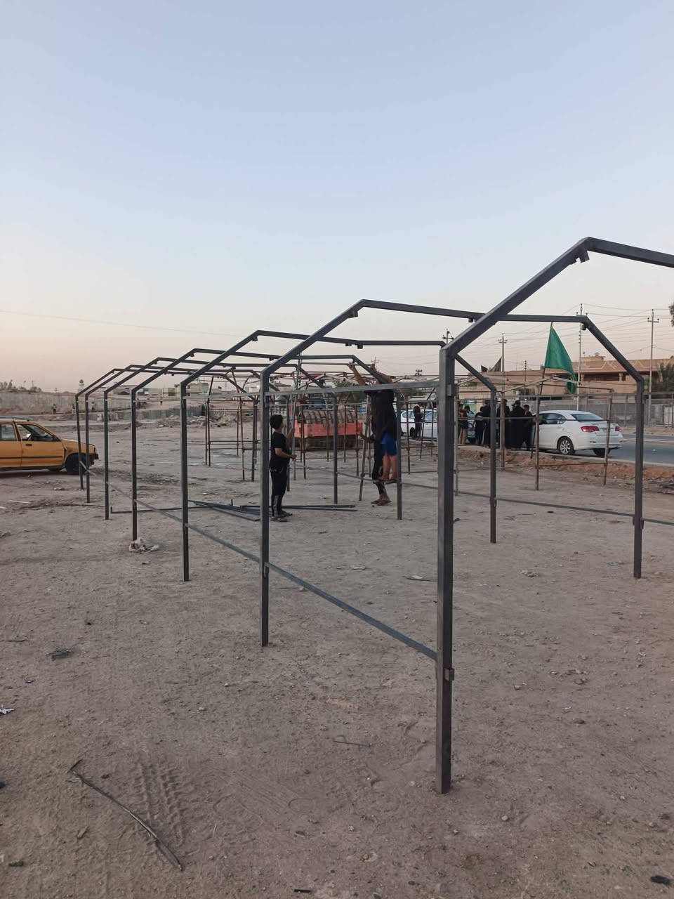 يوجد لدينا جادر للبيع طول ١٤ متر جديد مع الجادر الاتصال على الرقم ***********
