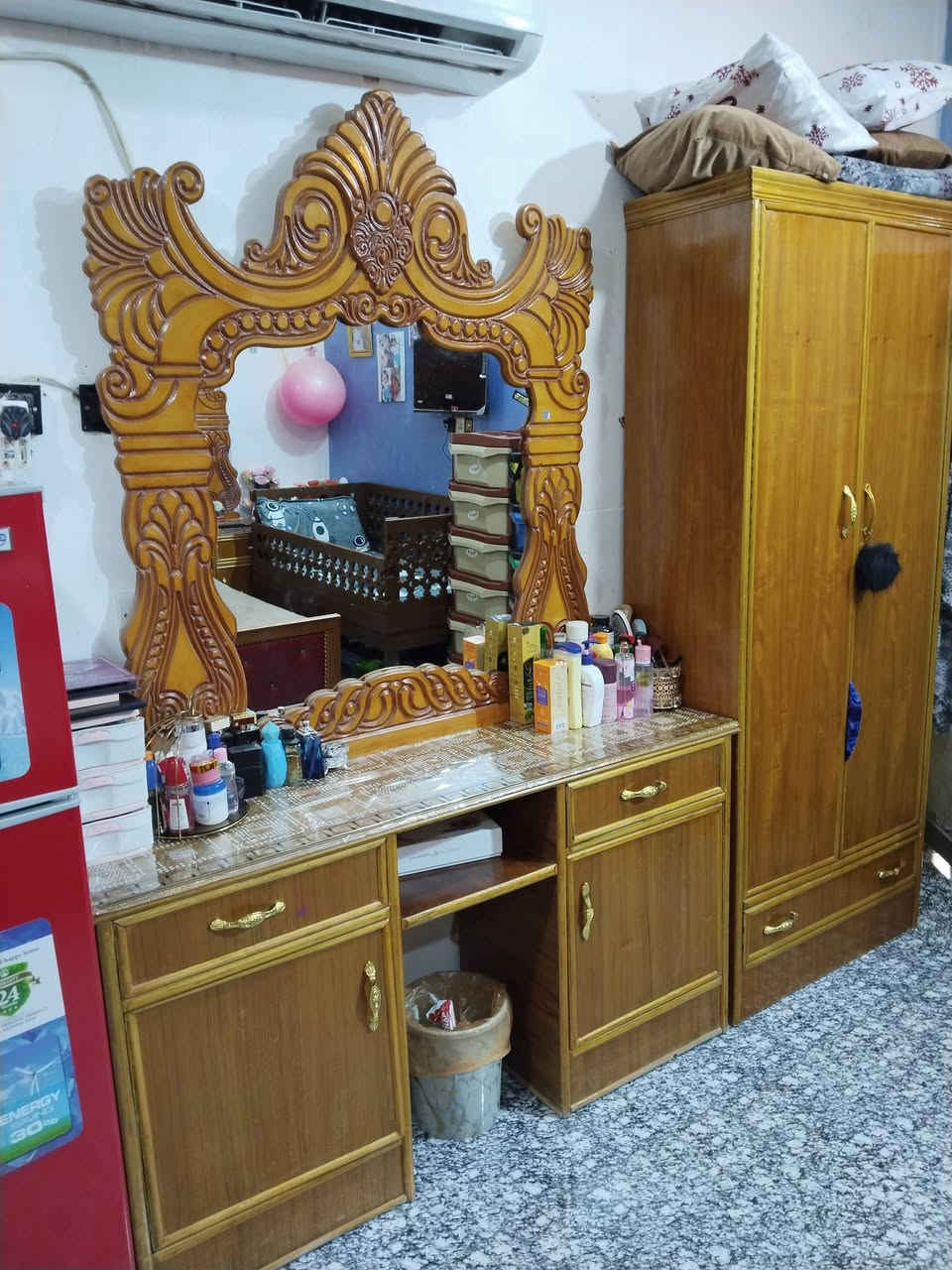 السلام عليكم 
للبيع غرفه صاج اصلي نضافتها 80 %الموقع بغداد الري 
السعر 1500 لستفسار ***********
