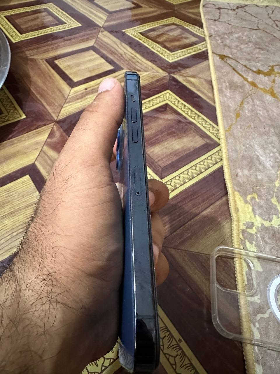 سلام عليكم جهاز ايفون 12برو ماكس ذاكره 256
ألون ازرق ملاحضة جهاز مبدل شاشة اصليه زاد بطاريه باقي نضيف كلش 
بغداد الحسينية 
رقم ***********
السعر 275بي مجال كلش بصيط
