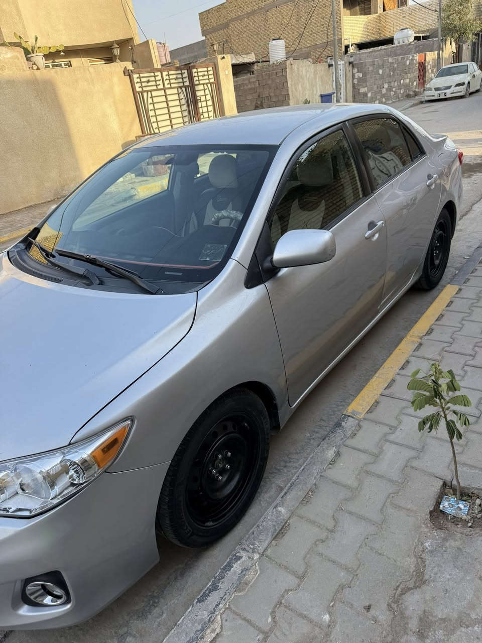 للبيع كورولا 2013 وارد أمريكي،
 استعمال شخصي ونظافة عالية.
ماشية 150 ألف، ضربتها چاملغ وبنيد فقط  (الچاملغ مبدّل والبنيد معمّر).
حدادية أمامي وخلفي جديدة، باتري جديد، تبريد جديد.
السيارة رقم واسط  وباسمي وجاهزة للفحص.
السعر 127 ورقة وبها مجال بالمعقول.
كوت /الطشاش /شارع القاضي 
***********
