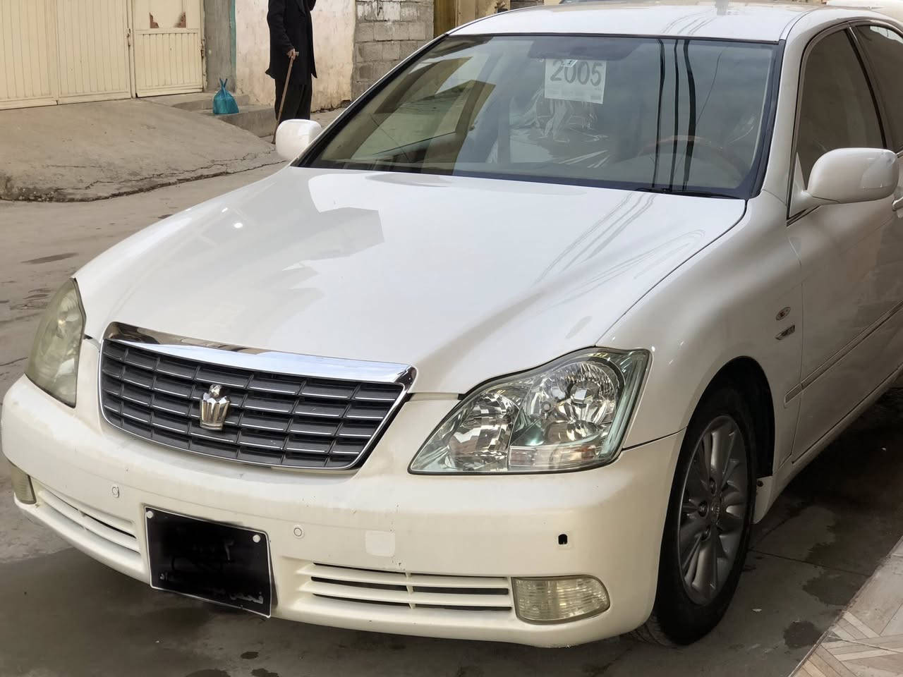 شاهینە ٢٠٠٥ براوە ناوزەرد ١٨٢
سەیارەی ماڵانە مەزبوتە سارد گەرم بەستراوە 
ویل نەوتی سەقف شوشەی شوێن موسی جوان 
بێ چاڵو چۆڵی بێ تەقەو ڕەقە  
کونی گەرمی گیراوە نەفەس نادات 
کامل حەمامی مەکینەو سندوقی کراوە 
بەگشتی سەیارەیەکی جوانو مەزبوتە
گۆڕینەوەش ئەکەم بە مەلیکەو شاهینە  
0750 129 21 52
