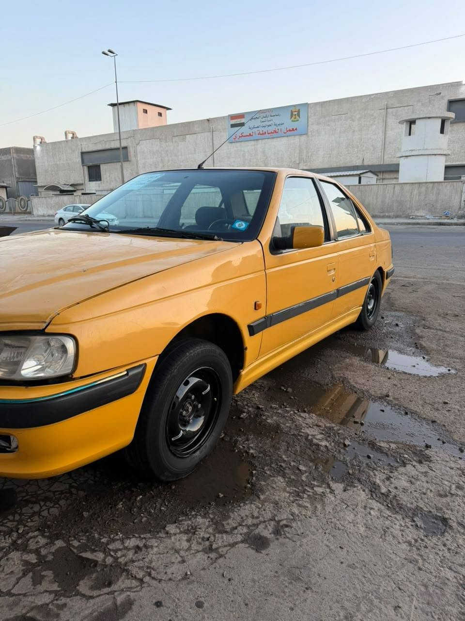 السلام عليكم بيجو بارس موديل 2013سياره بيه باب وجاملغ صبغ وبنيد ع جامه فقط سياره تخم تاير صدر تبريد مكينه كير كلهن مكفولات سياره بسمي هيئه غرامات صفر ولا درهم عليه سنويه لل28 رقمي ***********
