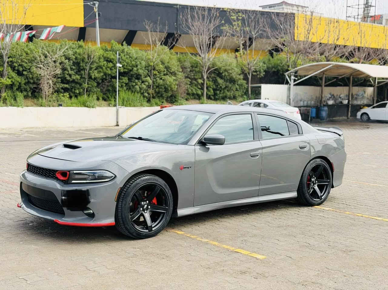 دوج جاجر RT دايتونا 
موديل 2017 
محرك 5700 و كير ممفتوحات بشرط
اربع قطع صبغ بدون ايرباك و دواخل
ماشيه 90 الف مايل
سعرها 178 بيها مجال للطيبين
سنويه جديدة العنوان أربيل 
واتساب؛ ***********
