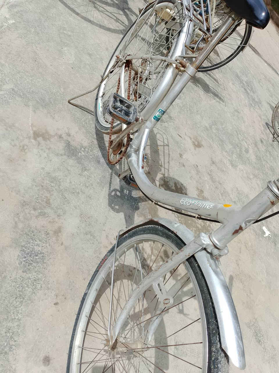 السلام عليكم  
 بايسكل للبيع نظيف حجم 24 السعر 50 بي مجال المكان بعقوبة التحرير الاتصال  على الرقم ***********
