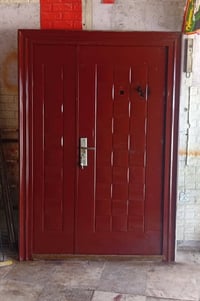 ابواب لبيع باب مدخل وباب شارع قياساتهن حلوه كلمن وسعره باب شارع ب 80وب...