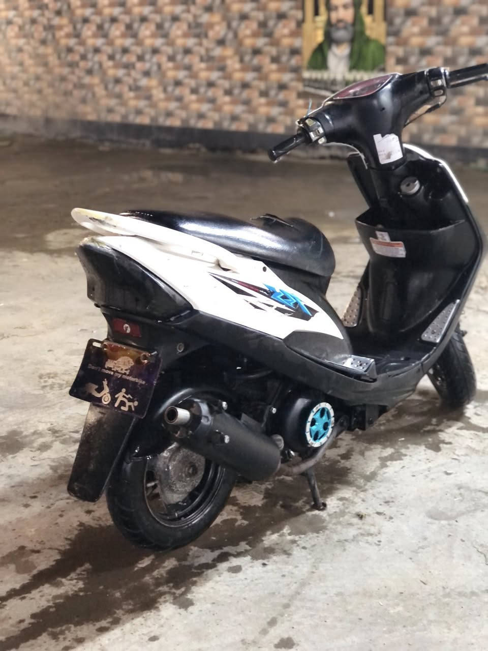 سلام عليكم الدراجه للبيع الدراجه نضيفة مامفتوحه 
سعر الدراجه 800 وبيها مجال 
الرقم ***********
