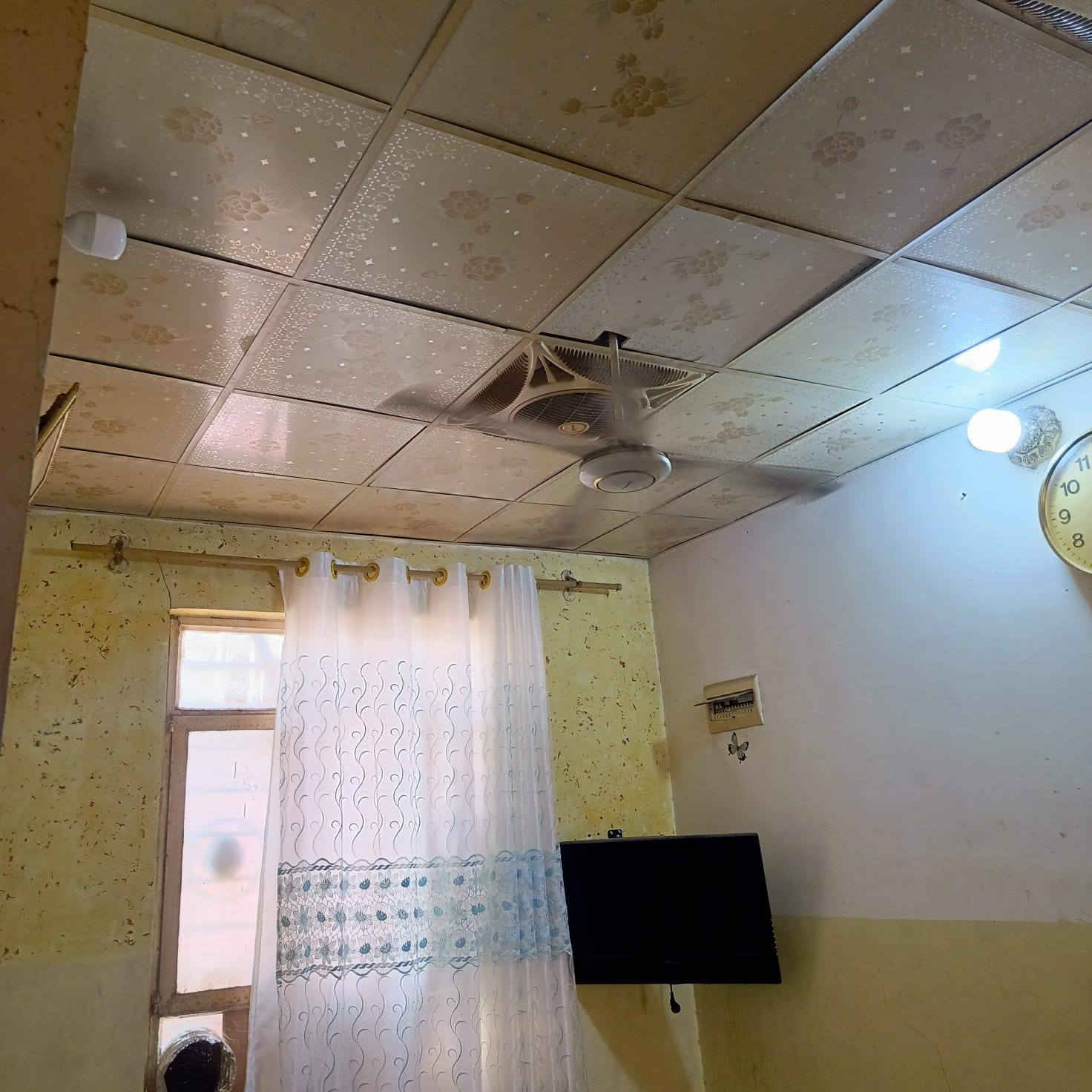 بيت للبيع في كربلاء شارع السيدة زينب قرب فندق البارون عامود ٥٨ المساحة ١٠٠م يحتوي على استقبال و صالة و غرفة نوم و مطبخ و طارمة و صحيات خارجية و داخلية السعر ٧٠وبي مجال للاستفسار الاتصال على الرقم ***********
