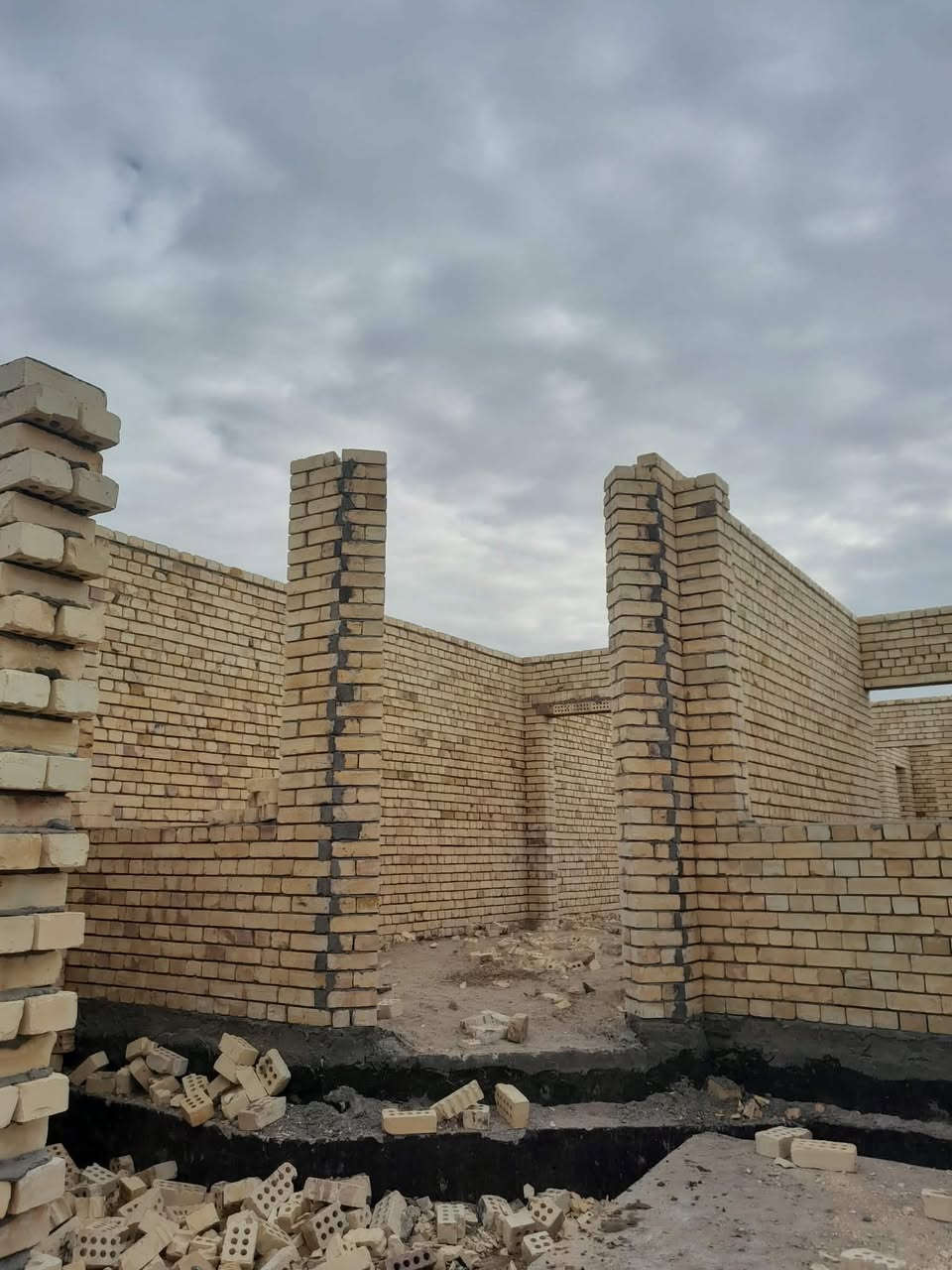 ﴿ بِسْمِ اللَّهِ الرَّحْمَٰنِ الرَّحِيمِ ﴾
من مراحل العمل في أحد مشاريعنا،
نحرص على الدقة في التنفيذ، وجودة البناء .

🔹 أعمال بناء كاملة وجزئية
🔹 التزام بالمواصفات والوقت
🔹 خبرة ميدانية وثقة بالعمل

📞 للاستفسار والتواصل: (***********)
