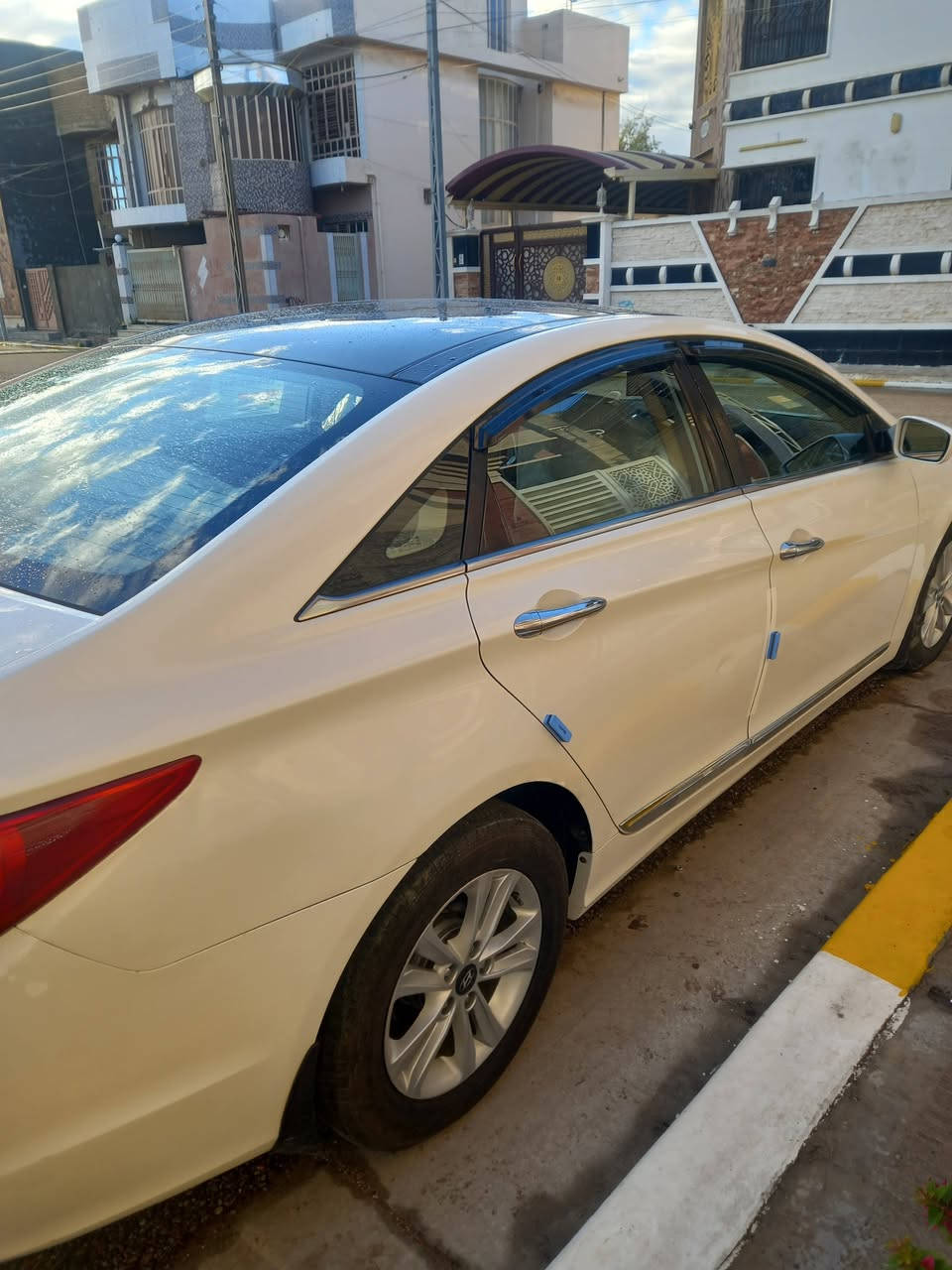 سلام عليكم للبيع سوناتا خليجي 2011 رقم بغداد دولي بأسمي محرك دوش 2400 مكفوله من صبغ سياره فول عده بصمة  مري شفط تبريد قطعتين سقف بنراما سعر 125 وبيه مجال بسيط مكاني فلوجه شارع40 \***********
