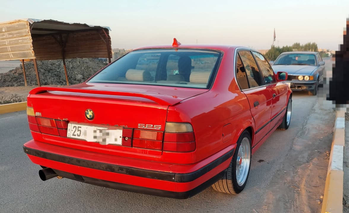 بي ام 500 محور مكينه 28 گير عادي مكفولة مكينة وگير صبغ عام للجمالية 
سيارة نظيفه تخم تاير ووياله جديد صدر جديد رقم كركوك تحويل ثاني يوم. سعر 60 بيها مجال للشراي مكان السيارة الناصرية 
هاتف ***********
