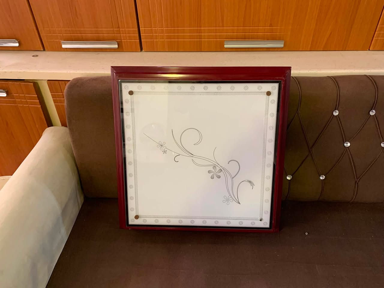 بنكات سقفية عدد ٦  سعر الوحدة ١٥ الف كل ٢ السعر ٢٥ الف وثريات مال اضوية مال سقف ثانوي العدد ٤ السعر كل ٢ ٢٥ الف للاستفسار الاتصال بالرقم التالي *********** العنوان سليمانية السوق
