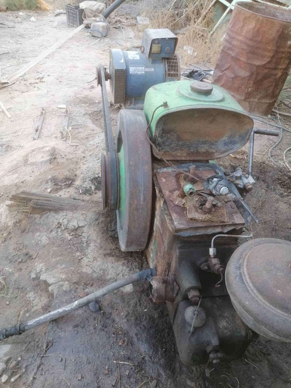سلام عليكم مكينه هندوريه للبيع هيه وملفه مكينه نضيفه***********
