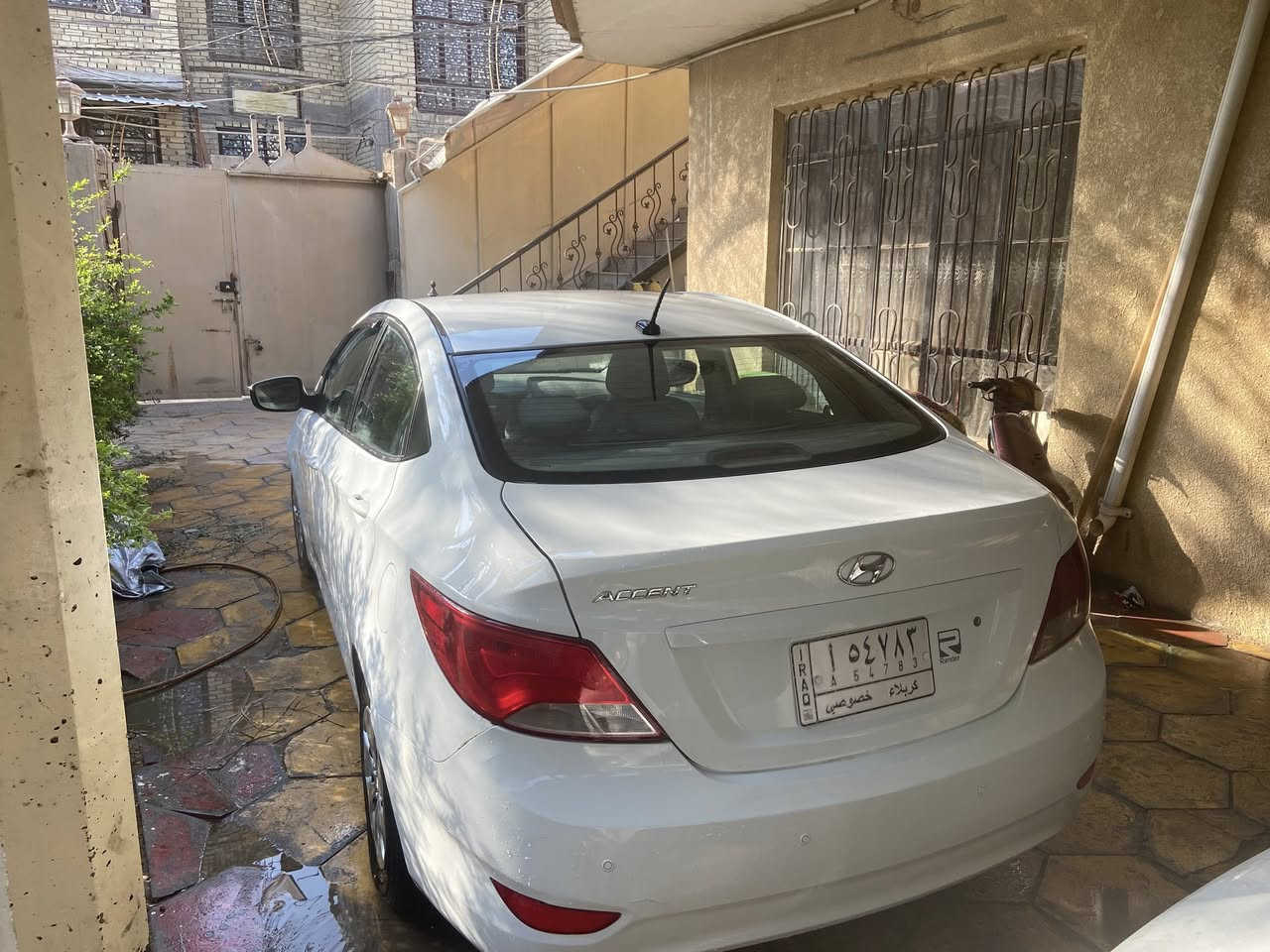 من رخصة الادمن.                                                      هونداي اكسنت موديل 2016 محرك 1600 GDI وارد أمريكي بيهة صبغ الباب الي وره الصدر و الجاملغ الخلفي كير و مكينة و لغود و شواصي مكفولة السعر 93$ استعمال نسائي 
عنواني كربلاء ***********
