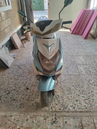 دراجه كامكو للبيع ب 275 وبيها مجال 07903224382 او   0771248384