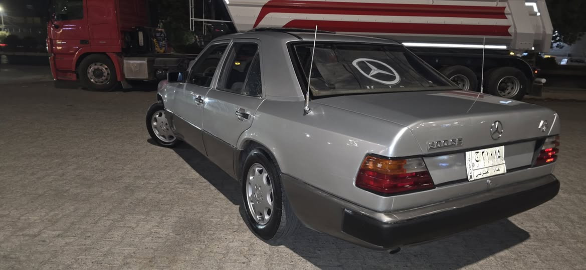 سلام عليكم
مارسدس موديل ٨٨ 
صبغ جديد 
دواخل جديد 
باتري جديد 
تايرات جديد 
محرك كير ابشرط 
شرط تحويل وكاله 
مكان سياره ديالى خانقين 
سعر السياره ٥٨ بي مجال قليل 
***********
