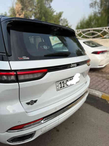 السلام عليكم جيب اوفر لاند خليجي داخل احمر شركة هارلم!💥
المحرك: 3.6 لتر 6 أسطوانات (V6) 

القوة الحصانية: 293

عزم الدوران (نيوتن-م): 352

ناقل الحركة: اوتوماتيك 8 سرعات 

الضمان 3 سنوات أو 60،000 كم (ايهما أولاً)

المواصفات:

*نظام دفع رباعي  4X4متطور

*نظام التعليق الهوائي (جكات)

*فتحة سقف بانوراما 

*الصندوق كهربائي بخاصية الفتح باستشعار القدم او البصمة

*ويل المنيوم قياس 20 انج

*شاشة التحكم الرئيسية لمس بنظام Uconnect 5 بقياس 10.1 انج مع نظام ملاحة

*شاشة القيادة الرقمية بقياس 10.25 انج

*شاشة عرض لوحة القيادة على الزجاج الأمامي (داتا شو)

*رادار تفاعلي مع خاصية التوقف والانطلاق

*تحذير النقطة العمياء

*تحذير الخروج عن المسار

*نظام المحافظة على البقاء فى المسار

*نظام التعرف على اشارات المرور

*خاصية المساعدة على التوجية فى التقاطعات لتفادى الحوادث

*حساسات امامية وخلفية

*كاميرات 360 للرؤية المحيطية

*كاميرا رؤيا ليليه

*المرآة الداخلية مزودة بشاشة لعرض الكاميرا الخلفية

*نظام مانع تصادم خلفى

*نظام القيادة شبه الذاتية

*مقصورة الركاب من الجلد الفاخر

*المقاعد الامامية مبردة ومدفأة

*المقاعد الخلفية مدفأة

*المقاعد الامامية مساج 

*مقاعدة امامية كهربائية 

*مقاعد امامية ذاكرة 

*نظام ابل كار بلاى و اندرويد اوتو لاسلكي

*نظام صوتي فاخر 9 سماعات من ALPINE

*دخول ذكي (بصمة)

*نظام التشغيل عن بُعد

*مرايا خارجية قابلة للطي كهربائيًا مدفئة

*مصابيح أمامية أوتوماتيكية مع مصابيح نهارية وكشافات ضباب LED 

*نظام التحكم التلقائي في الضوء العالى

*دواسات جانبية

*ماسحات زجاج أمامي حساسة للمطر

*شاحن هاتف لاسلكي

*انماط قيادة متعددة رياضية وللطرق الوعرة

*وسائد امان هوائية أمامية/جانبية/ خلفية.

للتفاصيل الاتصال برقم الموبايل ***********
