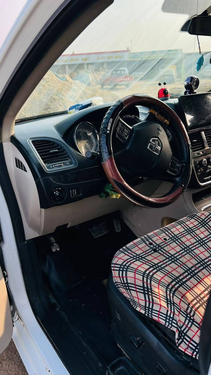 للبيع دوج كرفان 2014
السياره ضربتها فقط بنيد بدون دواخل ايرباك سليم 
المواصفات 
كشن سايق كهرباء 
بيبان خلفي و جنطه كهرباء 
سكليتر كهرباء 
بدل بريك كهرباء متحرك 
لايتات زنون شاشه قلاب 
6جام كهرباء 
رقم بغداد جديد …
السياره  بيها منضومه تبريد. حاويه 
راديتر ماء حاويه 
صدر جديد 
دبلات حاويه 
تخم تاير 
السياره بيها  اسفل باب السلايت ايمن بارد  
المكان / ذي قار / سيددخيل 
للأستفسار  الأتصال  
***********
السعررر 160  و بيها مجال
