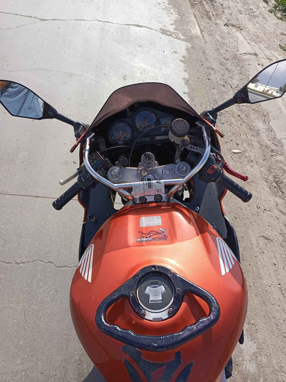 السلام عليكم اخوات دراجة CBR 919
محرك مفتوح بس بشرط تراي وين مايعجبك 
دراجة مابيها مسرف بشرط
مكانها كركوك 
رقم الموبايل 
***********
