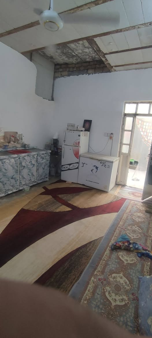 بيت 75 متر تجاري على شارع الكيات
بنات جديد الواجهه الواجهه 12 ونص غرفه استقبال صاله مطبخ عالي عن الشارع سعر 37 مع المجال 

‏‪***********‬‏ تصال 

‏‪***********‬‏ واتساب

