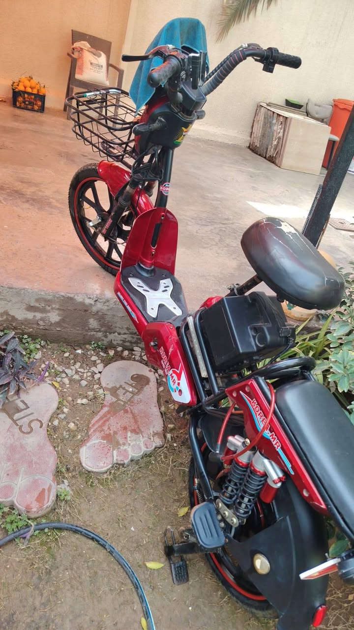 سلام عليكم دراجه شحن للبيع
ونضافته كلش حلوه نفس الصوره
مواصفات 
بصمه وتشغيل عن بعد وتشتغل سويج هم 
شاشه معلومات 
اناره محيطيه
كلوب امامي زنون
حساسات امان وسرقه
صفاره انذار سرقه
كير أربع سرع 
وتشتغل بايدر إذا تحب سويه باسكل
بلوتواث وسماعات
العنوان الكاظميه الطائين
الرقم ***********
