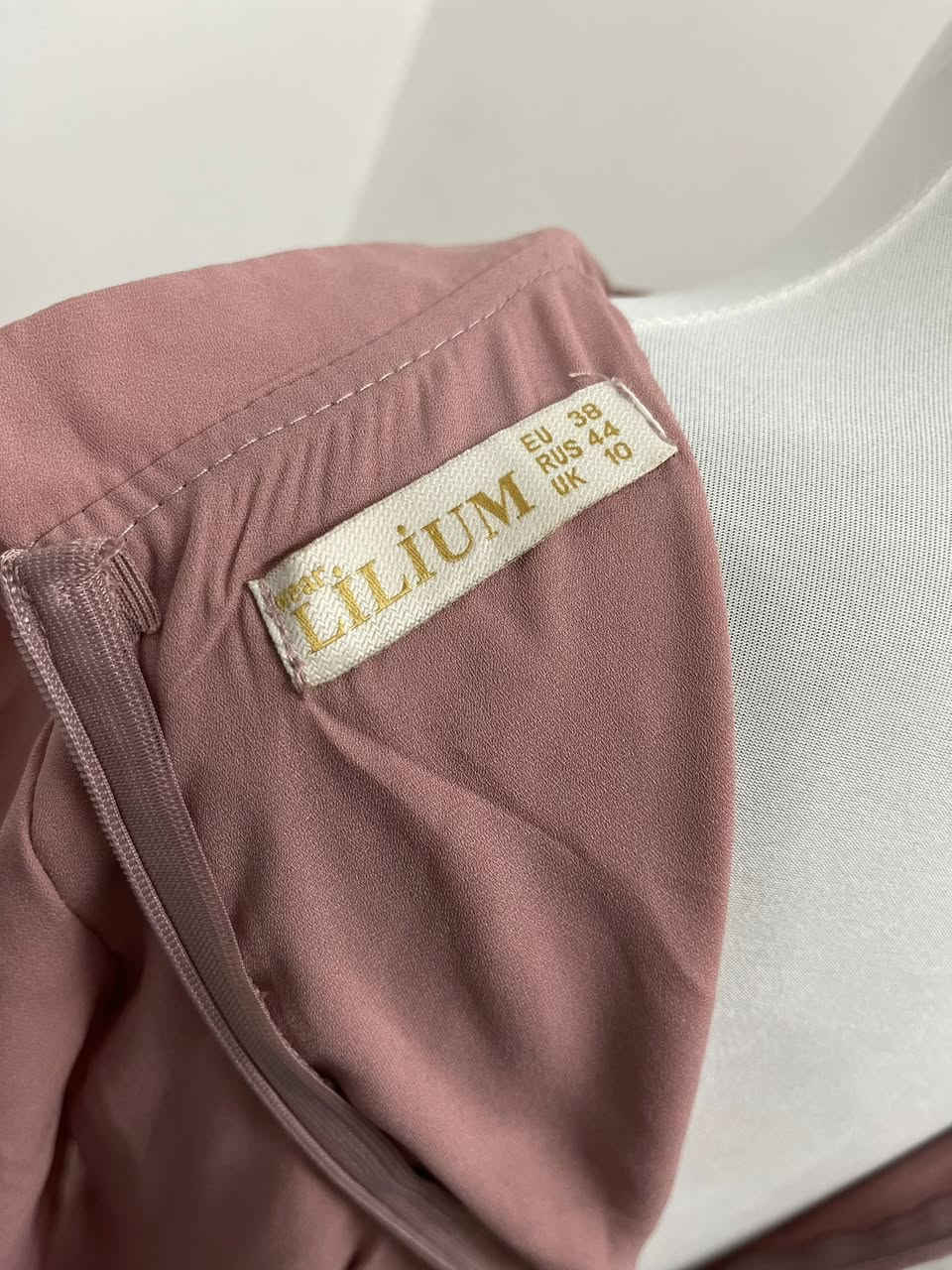 فستان الوردي
كلش حلو وراقي!👗 قطعة مميزة تجمع بين الفستان والزي الكردي، موديل جديد وتصميم خاص لعيد رمضان  ، ماركة توركية. اطلبوها الآن ونوصلها لبيوتكم وين ما تكونون بكل أنحاء العراق. القياس تناسب وزن من 38 لحد 60 كيلو


**إذا كنت صاحب هذا الإعلان وتريد حذفه لأي سبب، رجاءا أرسل رسالة إلى الدعم الفني**